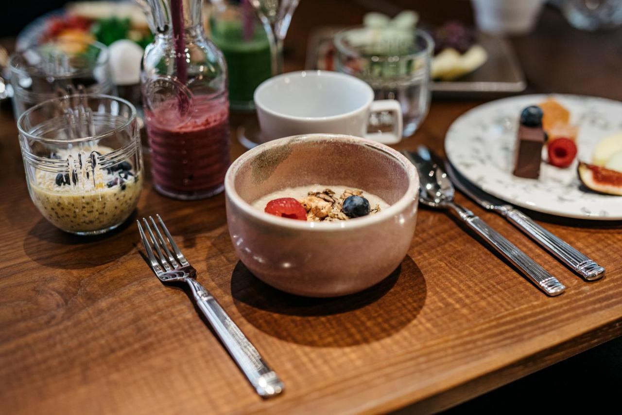 Solo Sokos Hotel Torni Гельсінкі Екстер'єр фото A bowl of muesli with fruit