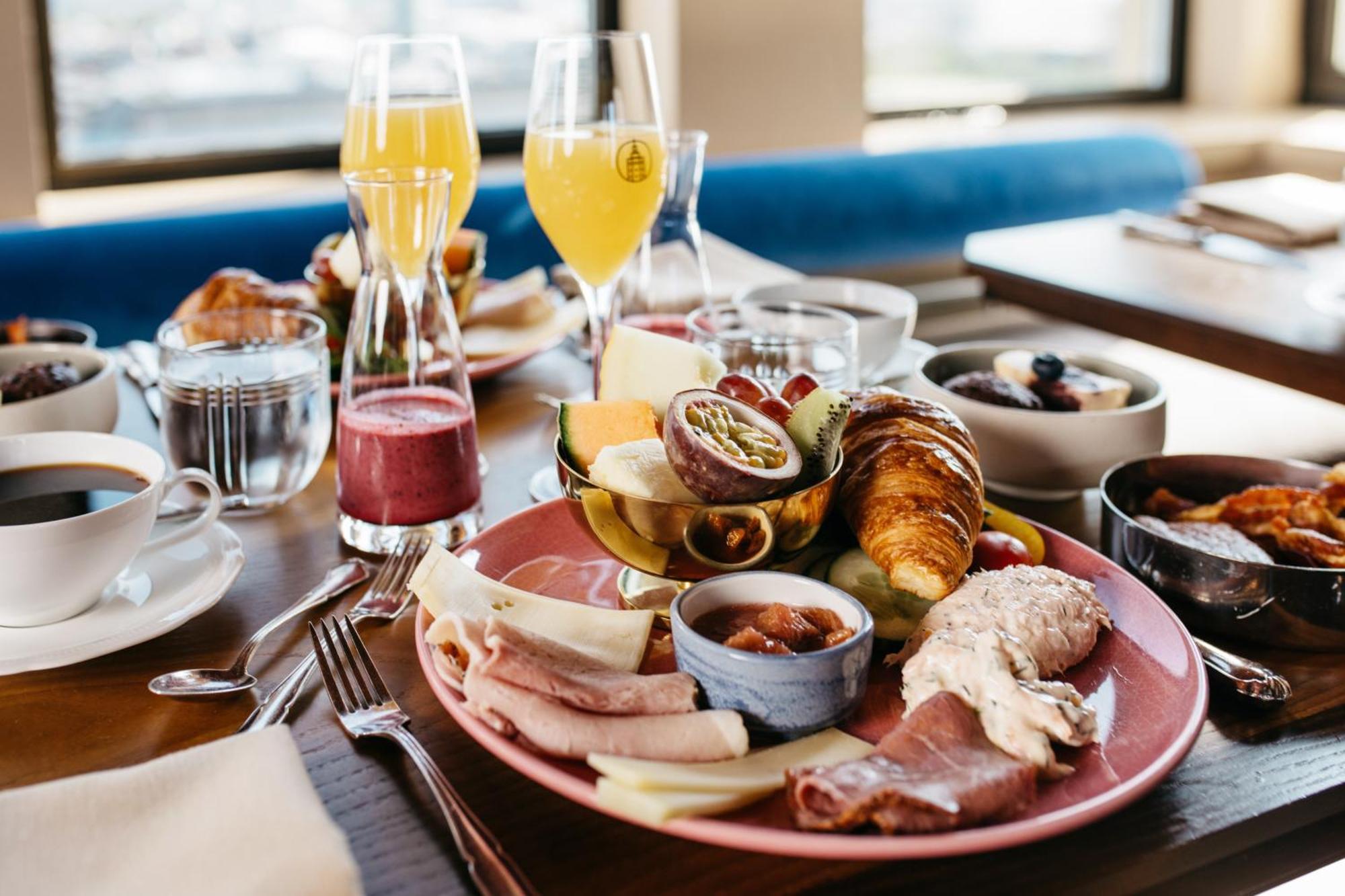 Solo Sokos Hotel Torni Гельсінкі Екстер'єр фото A brunch table